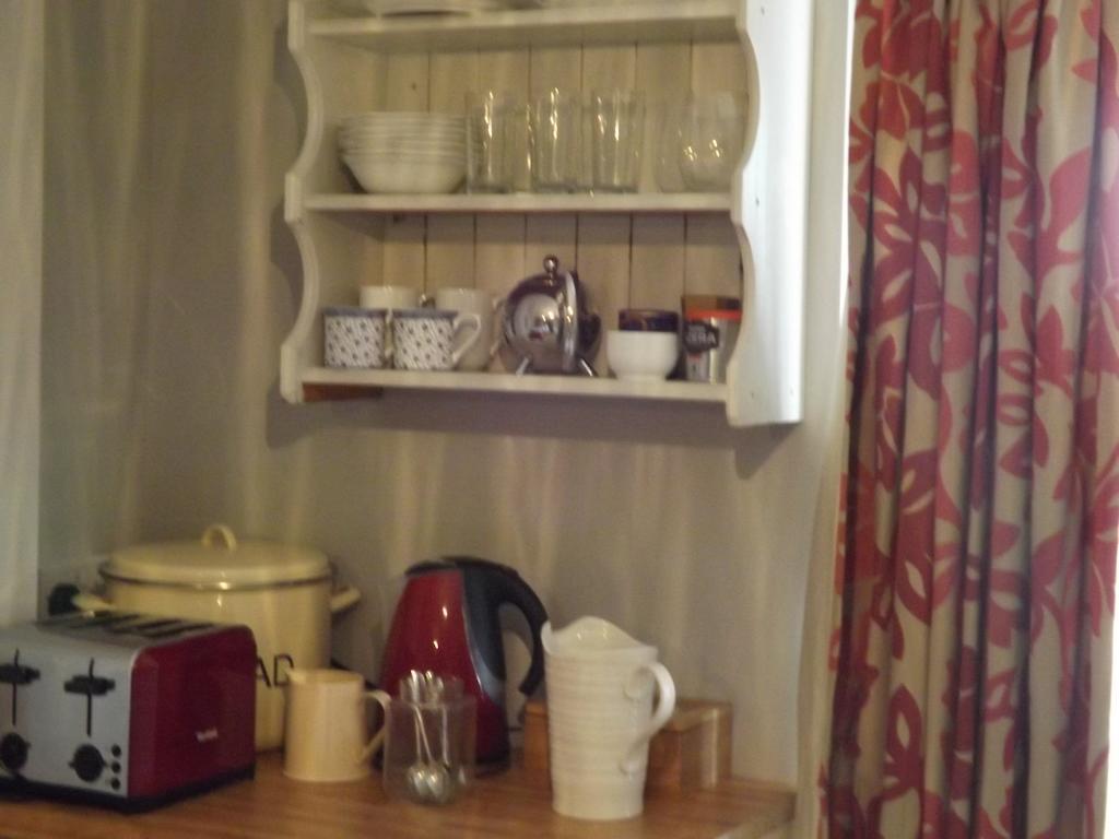 نيو كي The Swallows Guest House المظهر الخارجي الصورة