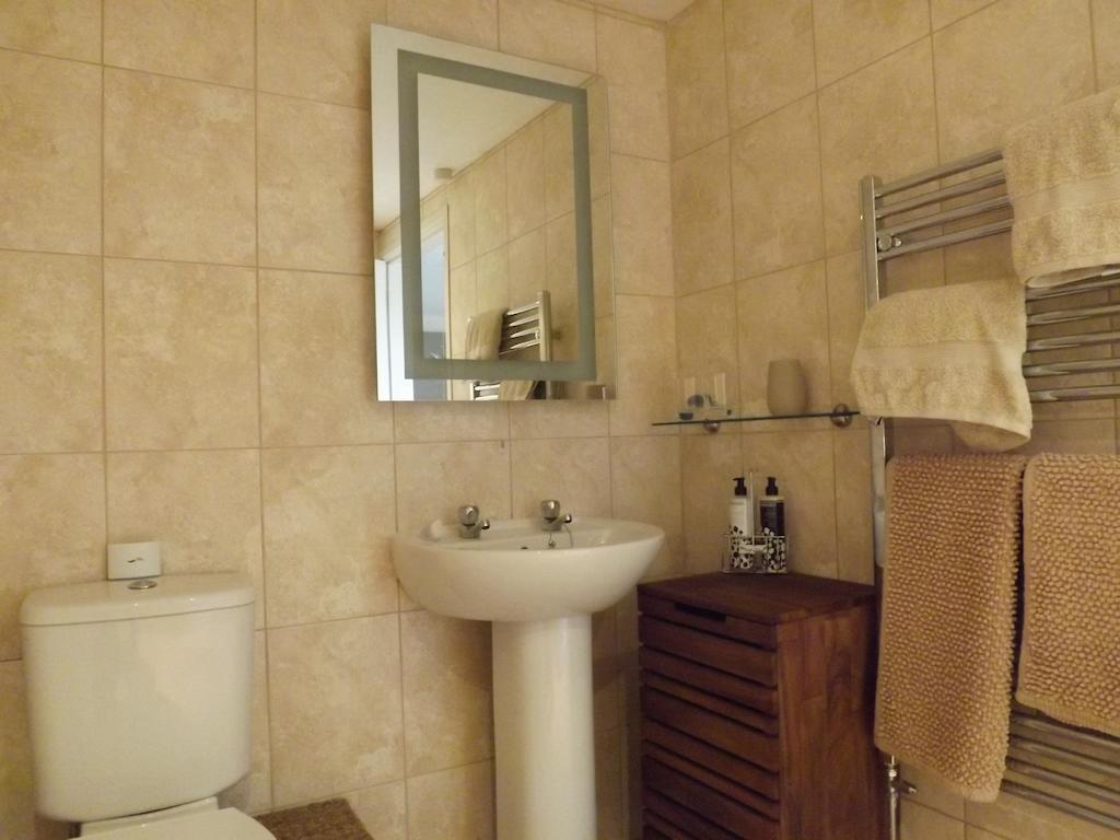 نيو كي The Swallows Guest House الغرفة الصورة